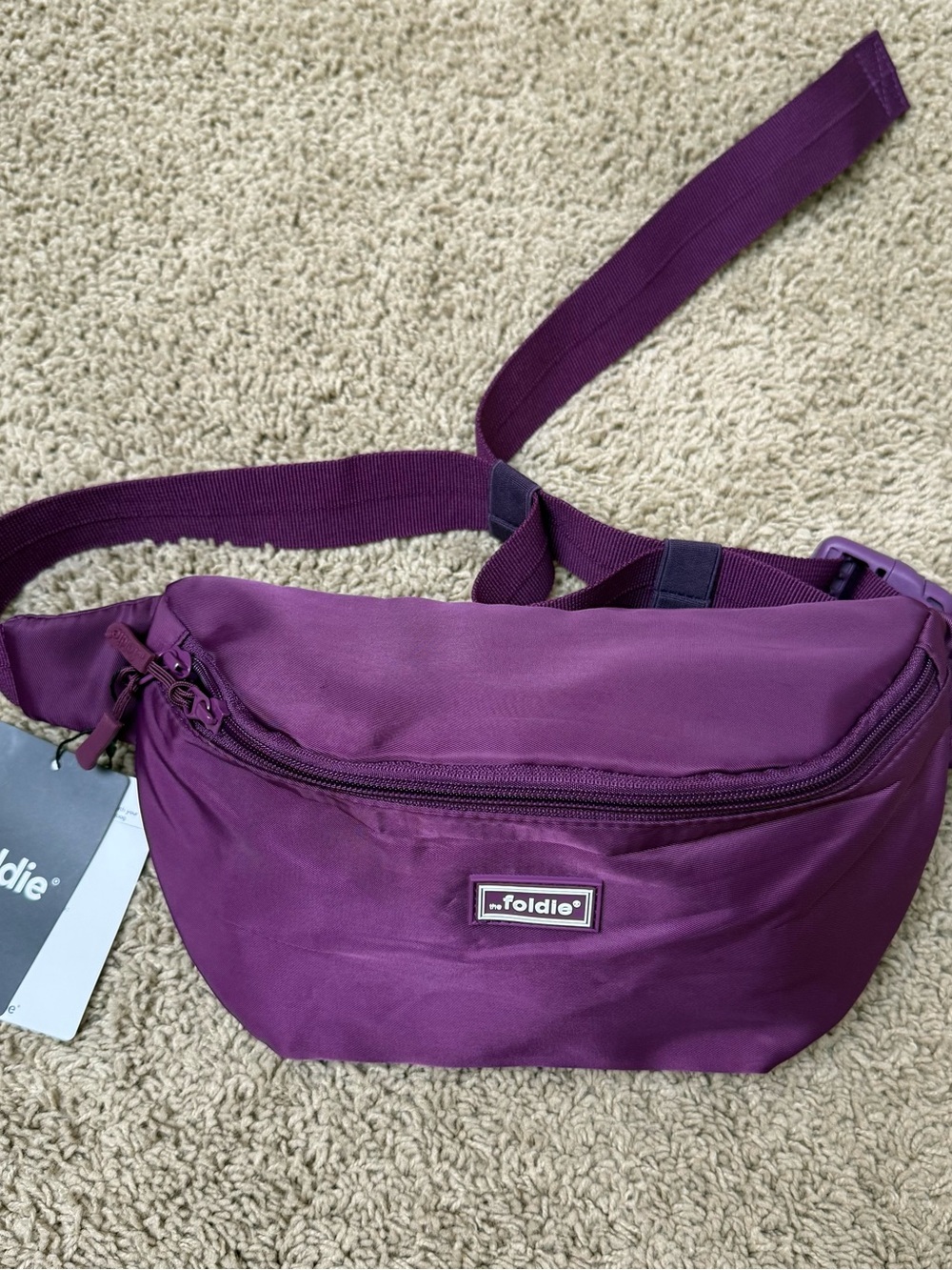 The foldie Women's Crossbody Bag in Plum Purple